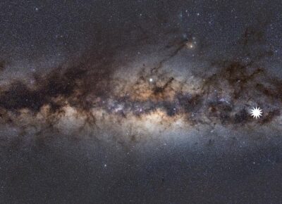 Droga Mleczna widziana z Ziemi, a ikona oznacza lokalizację nieznanego obiektu / Źródło: CNN