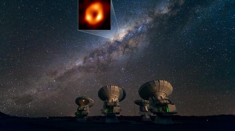 Droga Mleczna i położenie jej centralnej czarnej dziury widziane przez Atacama Large Millimeter/submillimeter Array / Źródło: Nauka w Polsce PAP/ESO/José Francisco Salgado/EHT Collaboration