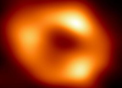 Pierwsze zdjęcie supermasywnej czarnej dziury w centrum naszej galaktyki / Źródło: Nauka w Polsce PAP/EHT Collaboration