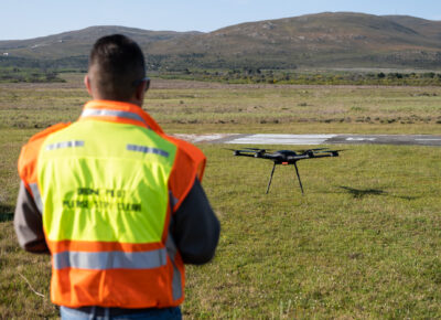 Autonomiczne drony strzelające nasionami / Źródło: AirSeed Technology/Twitter