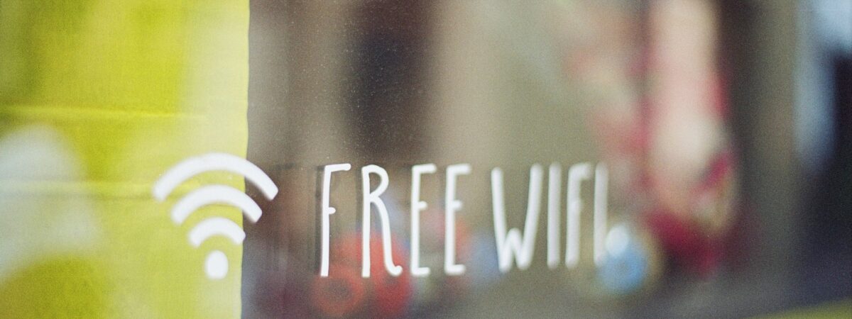 Free Wi-fi / Źródło: Unsplash